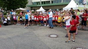 Warten auf den 500 Meter-Start mit vielen roten SCL Heel Kids 
